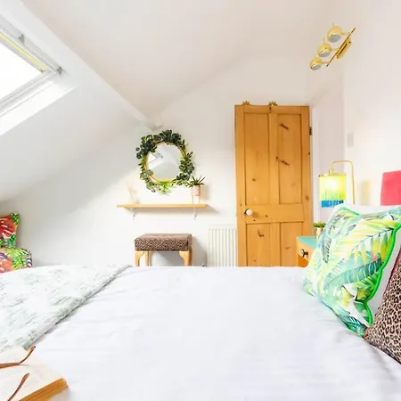 The Little Blue Seaside House * 스카버러