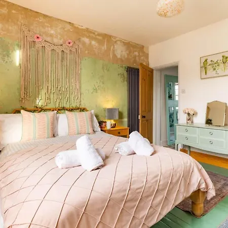 The Little Blue Seaside House * Scarborough